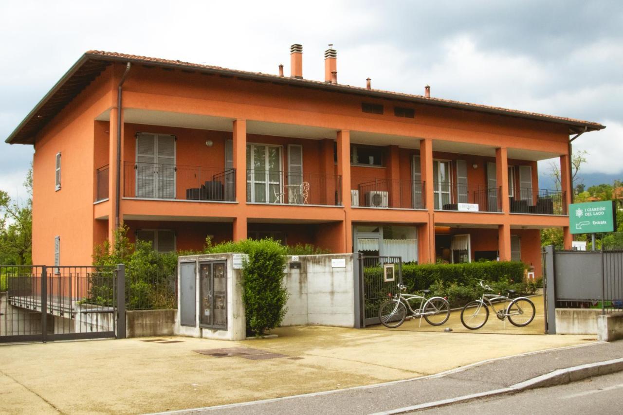 Agriturismo Familiare I Giardini Del Lago Варезе Экстерьер фото