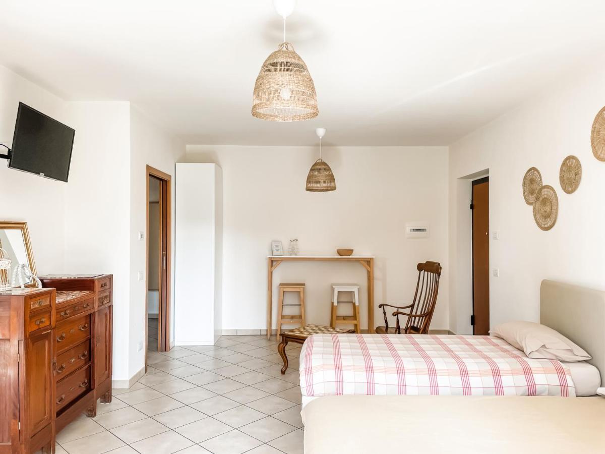Agriturismo Familiare I Giardini Del Lago Варезе Экстерьер фото