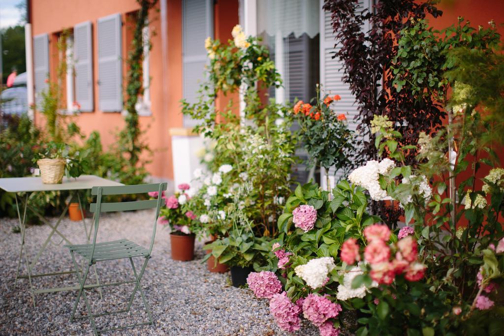 Agriturismo Familiare I Giardini Del Lago Варезе Экстерьер фото